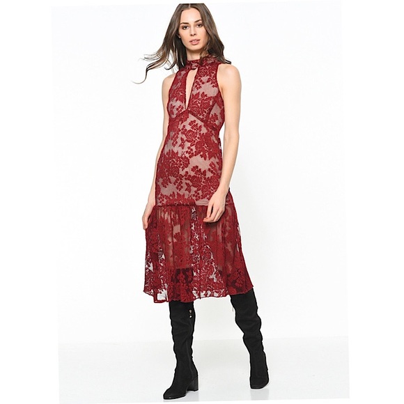 RED LACE MIDI DRESS - Picture 5 of 10